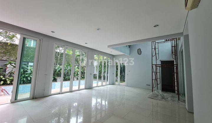 FOR RENT MODERN HOUSE INSIDE PRIVATE COMPLEX IN JALAN BANGKA 2