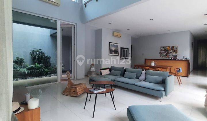 FOR RENT MODERN HOUSE INSIDE PRIVATE COMPLEX IN JALAN BANGKA 2