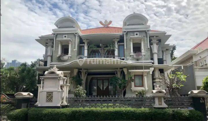 Dijual Rumah Graha Famili / Graha Family Blok K - Private Swimming Pool - Golf View - Furnished - Surabaya 1