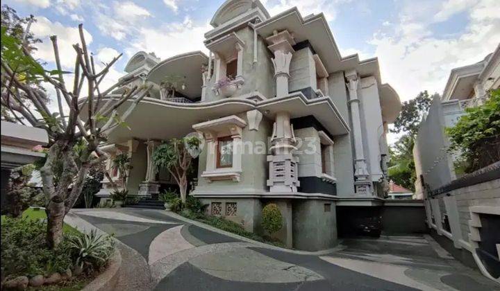 Dijual Rumah Graha Famili / Graha Family Blok K - Private Swimming Pool - Golf View - Furnished - Surabaya 2