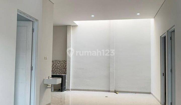 Rumah bagus modern minimalis tengah kota Semarang siap pakai dijual di Tanah mas Semarang utara 2