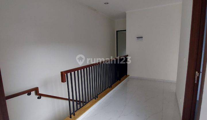 Rumah 2 Lantai Minimalis Rapi di Suvarna Sutera Eldora 2