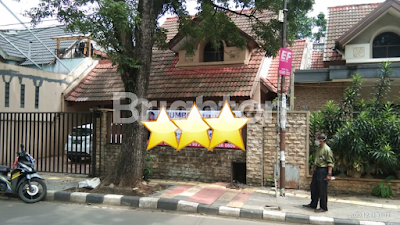 Rumah pinggir jalan boulevard bsd