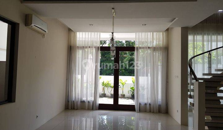 Bright and Nice House in Pondok Indah Area 2