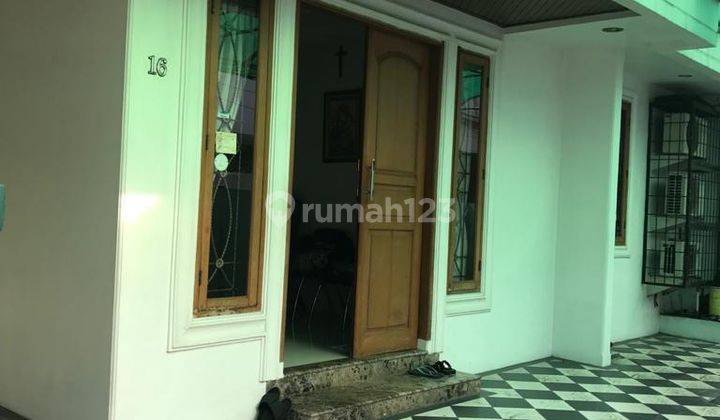 Di Jual Rumah Nyaman Dekat kampus Ukrida Tanjung Duren Jakarta Barat 2