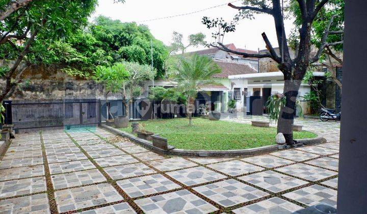 Rumah Mewah Dengan Kolam Pribadi Di Kawasan Wisata Kampung Batik Laweyan Solo 2