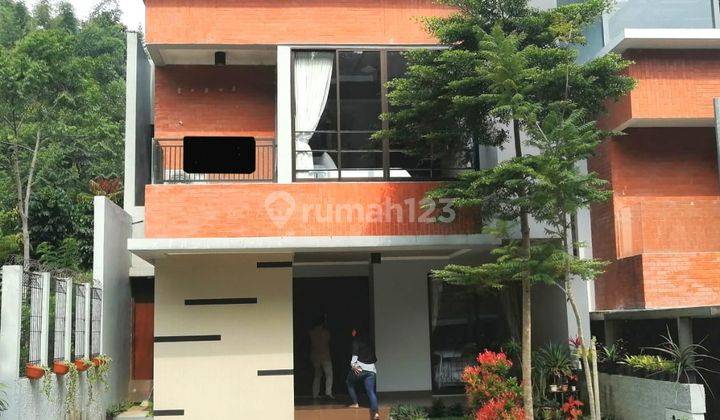 Disewa Rumah Villa mewah full furnished di Dago Atas 1