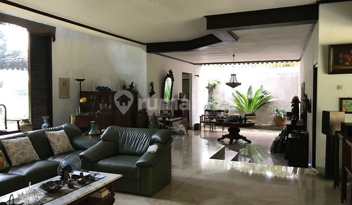 Rumah yang asri dekat Jakarta International School