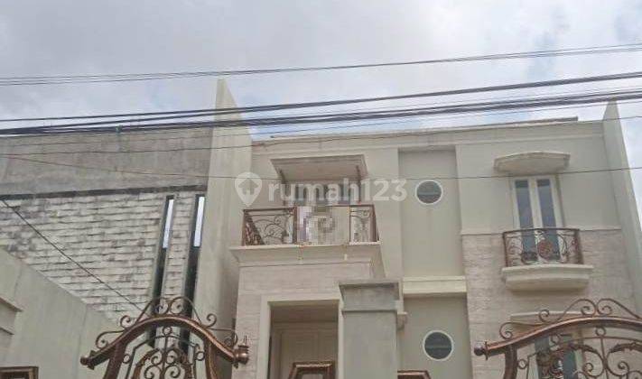 Dijual Rumah 3 lantai siap huni dengan private pool, luas 400m2 type 5+2KT di Cipinang Jakarta Timur 1