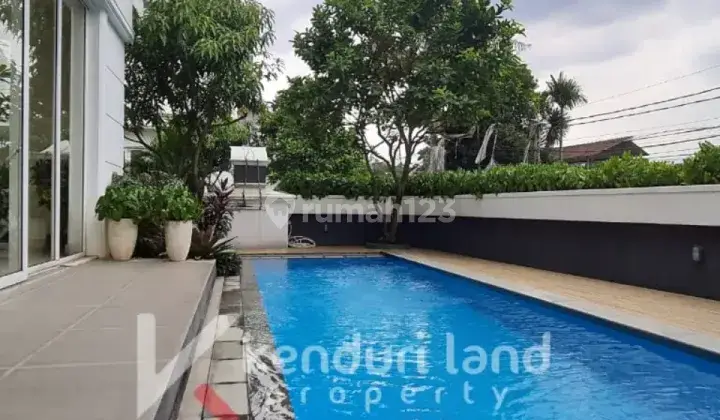 Di  Rumah MEWAH private POOL dekat KEMANG 1