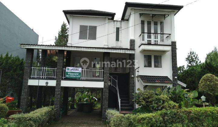 Dijual Villa 2.5 lantai di Istana Bunga Parongpong Lembang 1