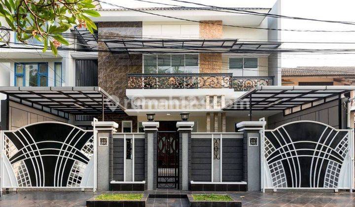 Rumah mewah lokasi strategis di jual murah,Jl.Meruya.jakarta barat,L.Tanah:300m2 (7x25),L.Bangunn:460m2,terdiri:2,5 lantsi,km.Tidur: 5+1,km.mandi:5+1,listrik:11000watt,PAM&Ledeng,AC:10 unit,water heater,kolam ikan,lokasi strategis: dekat: Lottemart Meruya 1