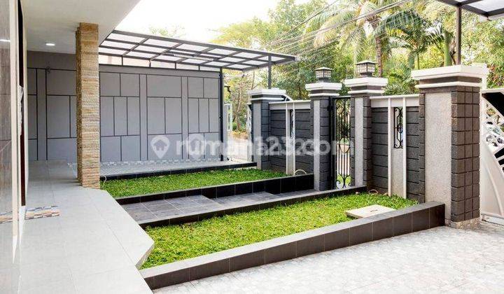 Rumah mewah lokasi strategis di jual murah,Jl.Meruya.jakarta barat,L.Tanah:300m2 (7x25),L.Bangunn:460m2,terdiri:2,5 lantsi,km.Tidur: 5+1,km.mandi:5+1,listrik:11000watt,PAM&Ledeng,AC:10 unit,water heater,kolam ikan,lokasi strategis: dekat: Lottemart Meruya 2