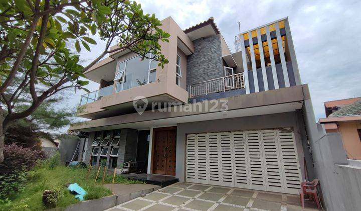 Dijual Rumah Mewah 2 Lantai Semi Furnished Kesatrian Jangli 2