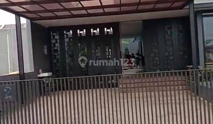 RUMAH MEWAH KOLAM RENANG KOTA BARU PARAHYANGAN DI NAYAPATI 2