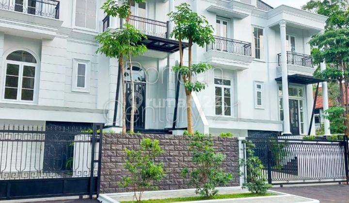 Dijual Rumah Dengan Desain American Classic Di Kebayoran Lama 1