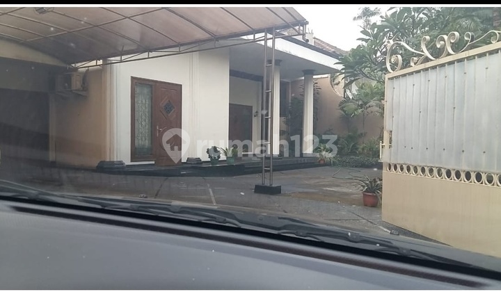 RUMAH MEWAH, LOKASI PREMIUM, LENGKAP ADA POOL DI KEMANG SELATAN JAKARTA SELATAN