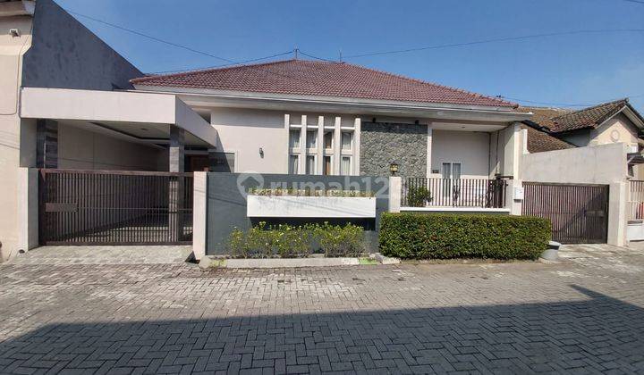 Rumah mewah minimalis modern full furnished 1