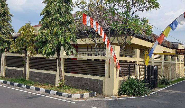 Rumah mewah sumber banjarsari solo pinggir jalan strategis  2