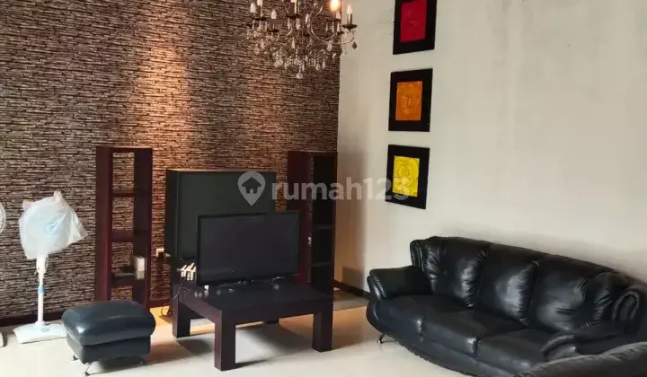 Jual rumah bagus, terawat dan siap huni di Setraduta  1