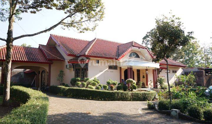 Rumah Mewah Asri Cantik halaman luas di Salatiga Kota 1