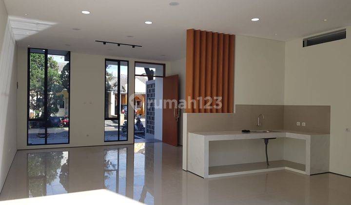 Minimalis Brand New Home at Singgasana 1