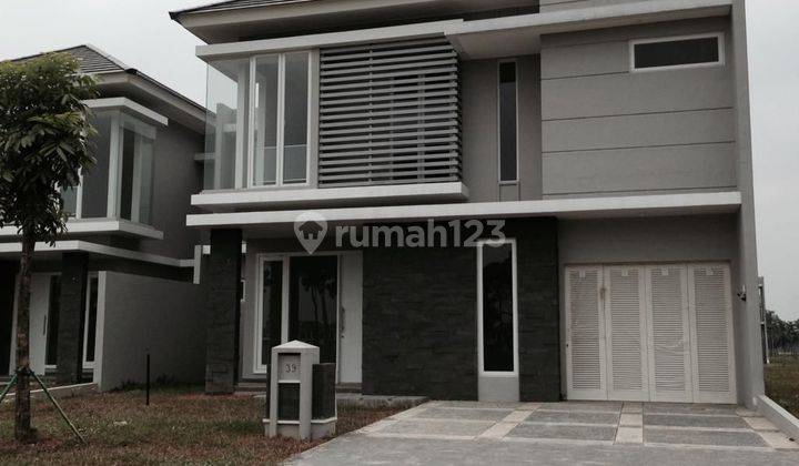 Rumah Pemandangan Cantik di Suvarna Sutera Padi Akasia 1