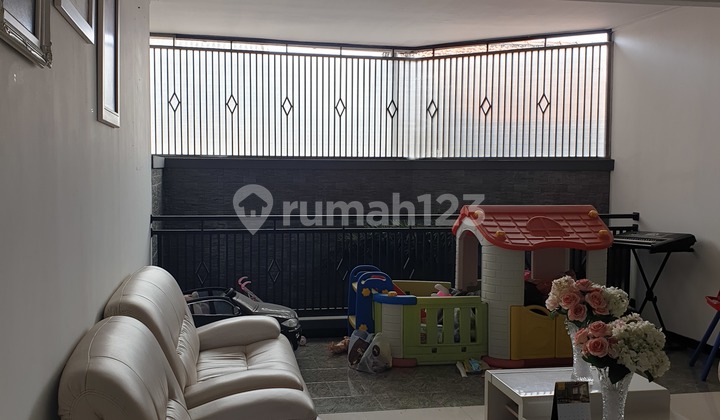 Rumah cantik tengah kota Bandung, strategis Rumah cantik tengah kota Bandung, strategis