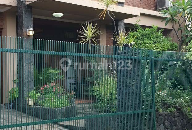Rumah Bagus Siap Huni Ruangan Luas Lokasi Startegis di Komplek Perumahan Bintaro Sektor 2