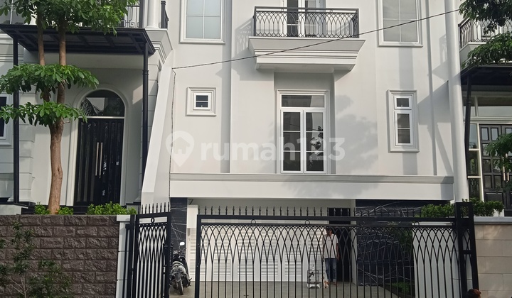 Rumah mewah Di lokasi super strategis jaksel Brawijaya