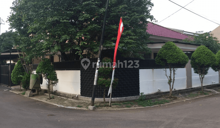 Rumah mewah terawat rapih  di jual murah,d Taman Alfa indah jakarta barat,L.Tanah:288m2,L.Bangunn:168m2,ada Gudang:1,Listrik:5500watt,PDAM & air sumur,hadap: Barat, harga: 4,7M..hubungi:0821.1838.9158 Linawati (linaliu) 2