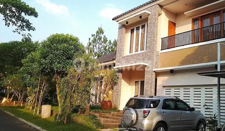 Rumah dengan halaman luas The Green BSD