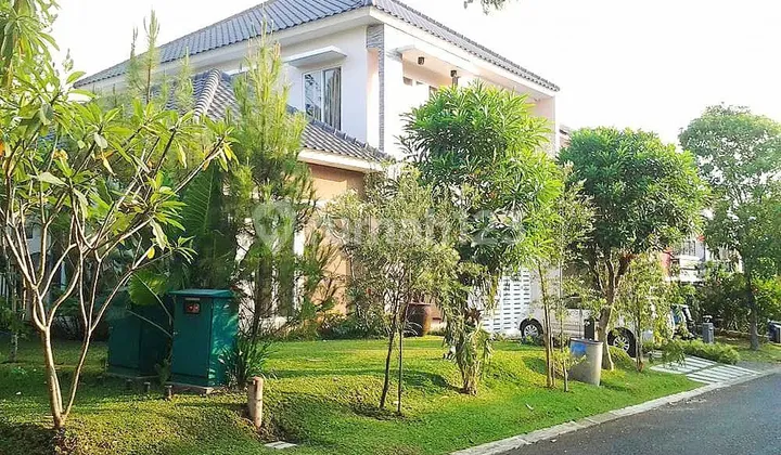 A house with a spacious yard in The Green BSD 2