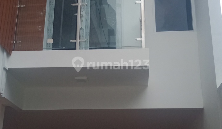 RUMAH MINIMALIS MODERN DI JL PEMUDA RAWAMANGUN