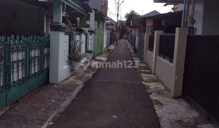 Rumah Huk di Taman Meruya Ilir 2