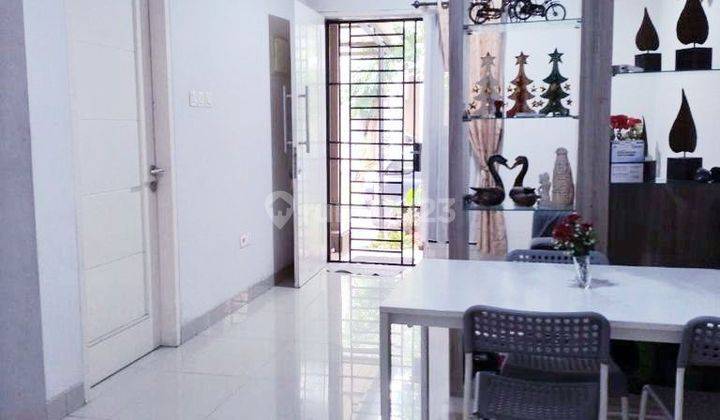 Rumah Bagus dan Terawat Semi Furnished di Monaco Village 2