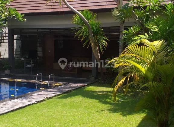 Modern and nice 3+1 bedrooms villa in Seminyak 1