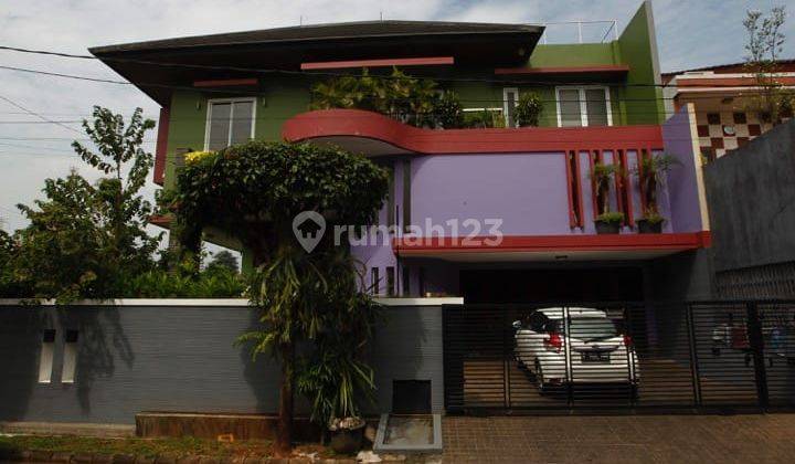 Rumah Cantik Bangunan Megah dan Luas Hadap 3 Muka Siap Huni di Kemang Pratama 2 Bekasi 2