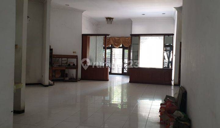 Rumah Manyar Kartika Tompotika Pakuwon City Kertajaya 2