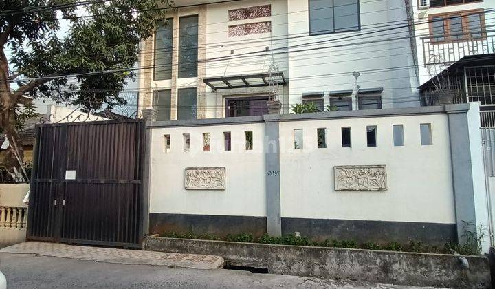 Rumah mewah strategis terawat rapih d jual murah, Asia Baru.Duri kepa, L.Tanah: 200m2 (10x20), L.Bangunn:300m2, km.Tidur:4,km.Mandi:4,Listrik: 2200watt,PDAM, telepon rumah ada..harga: 5M nego..hubungi: 0821.1838.9158 Linawati (linaliu) 1