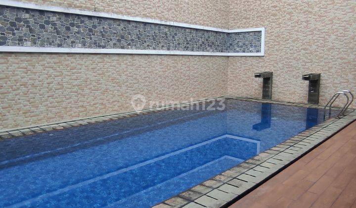 Dijual Rumah Semi Furnish dengan Kolam Renang Pribadi di The Green BSD City 1