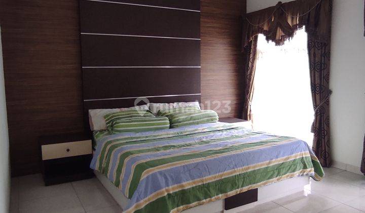 Dijual Rumah Semi Furnish dengan Kolam Renang Pribadi di The Green BSD City 2