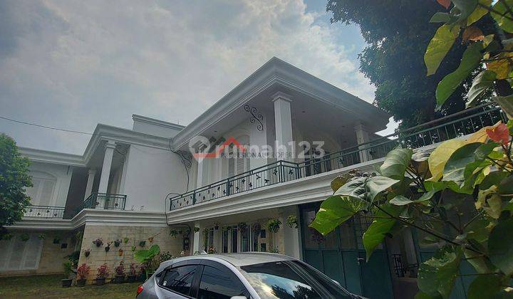 Rumah mewah hadap timur ada pool harga menarik di Ampera Kemang 2