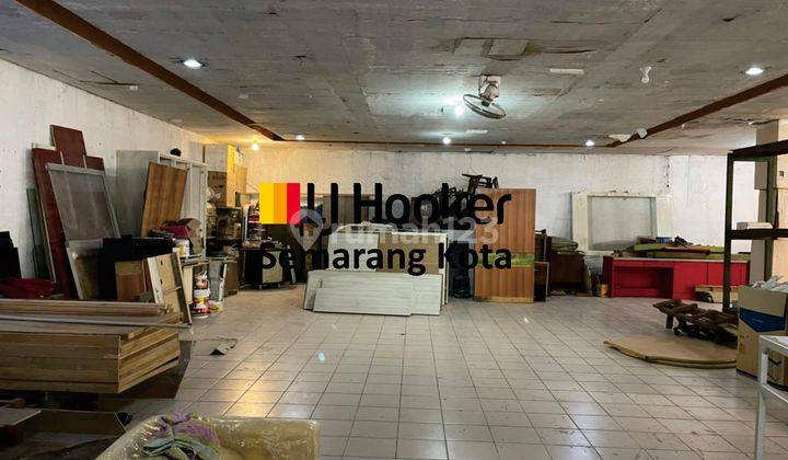 Bangunan cocok untuk showroom/kantor di jalan Depok (DN) 2