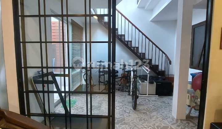 Exclusive Family Home Super Comfortable and Strategic at The Icon BSD City