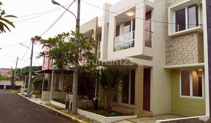 Dijual Rumah 2 lt Lokasi Strategis Gandul Cinere 2