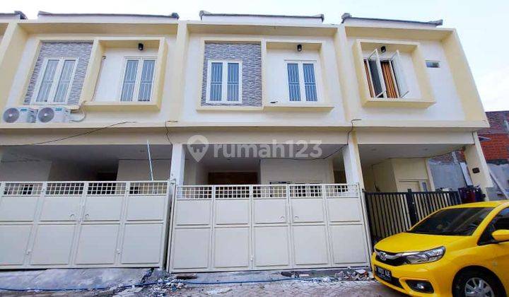 Rumah Cantik Siap Huni Lokasi Strategis Dekat Universitas Petra 2