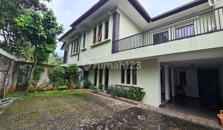 Rumah termewah dengan kolam renang nyaman dan aman 1