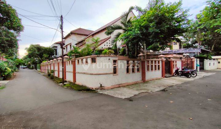 Rumah Hoek di Kawasan Cipete. Lokasi Dekat Jl. Raya Fatmawati, Sangat Cocok Untuk Hunian. 2