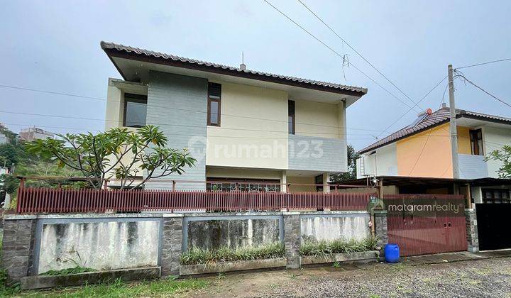 Rumah Lux Dan Asri di Komplek Cipaku, Bandung Utara, Siap Huni 1